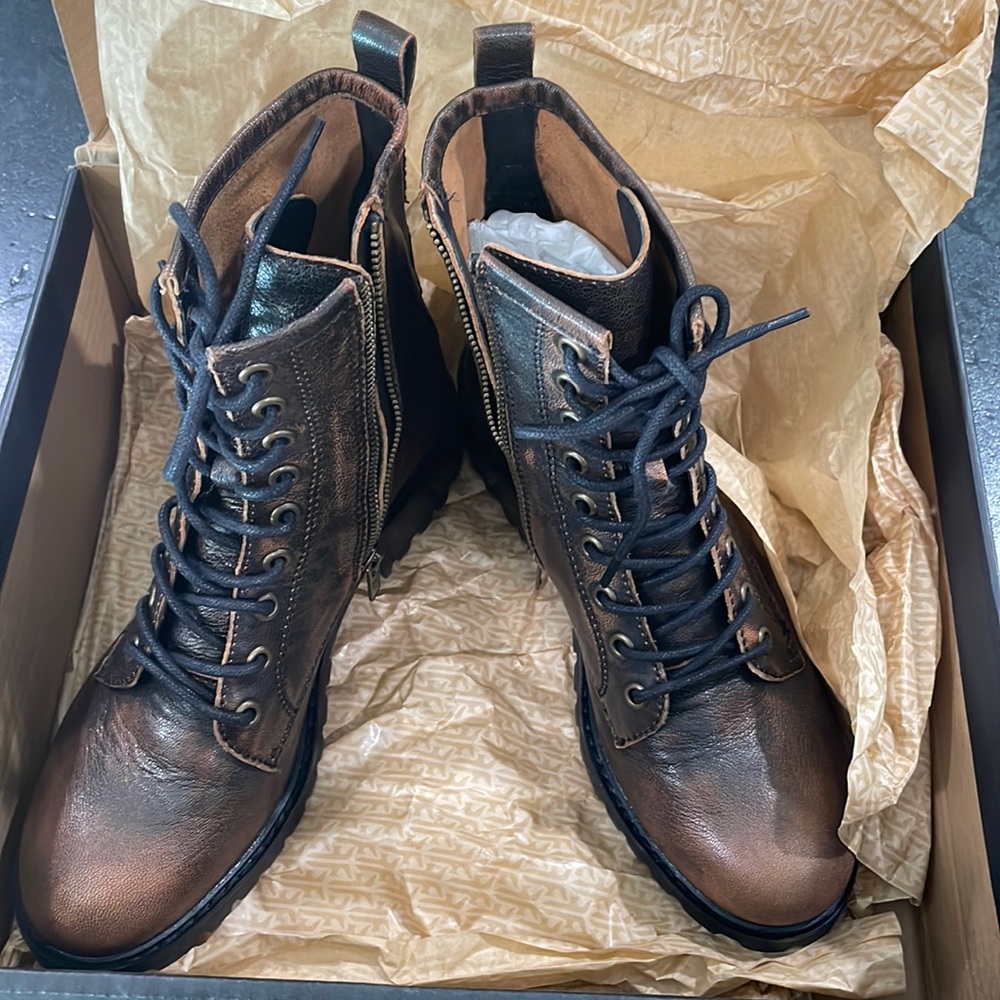 Very rare. 
New in box. Frye Leather Fallon Combat boots